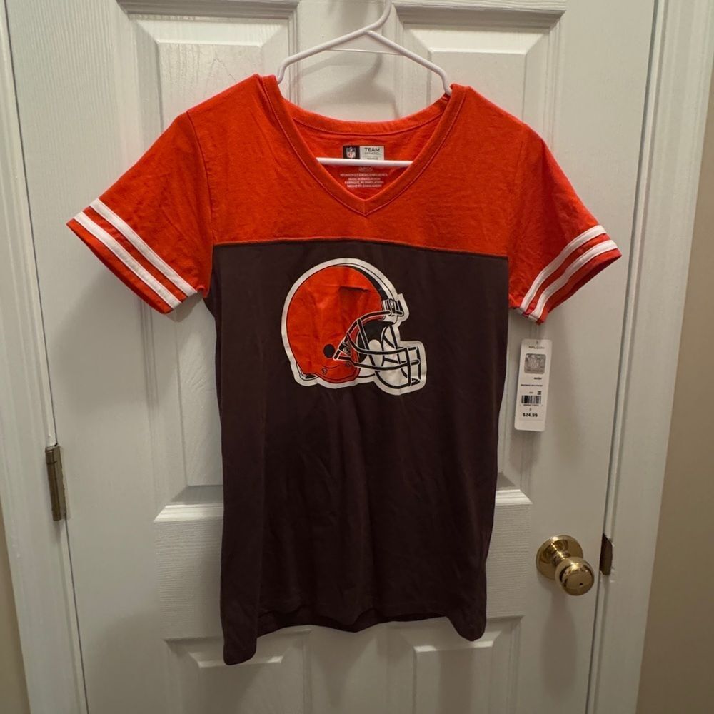 NWT NFL JERSEY WOMEN’S CLEVELAND BROWNS V-NECK T-SHIRT SHORT SLEEVE SIZE SMALL